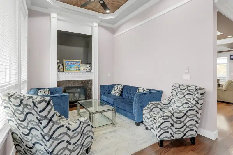 6677 125A STREET - photo 2 of 35