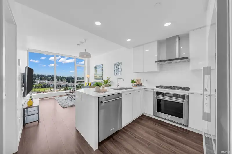 1304 518 CLARKE ROAD - photo 4 of 39