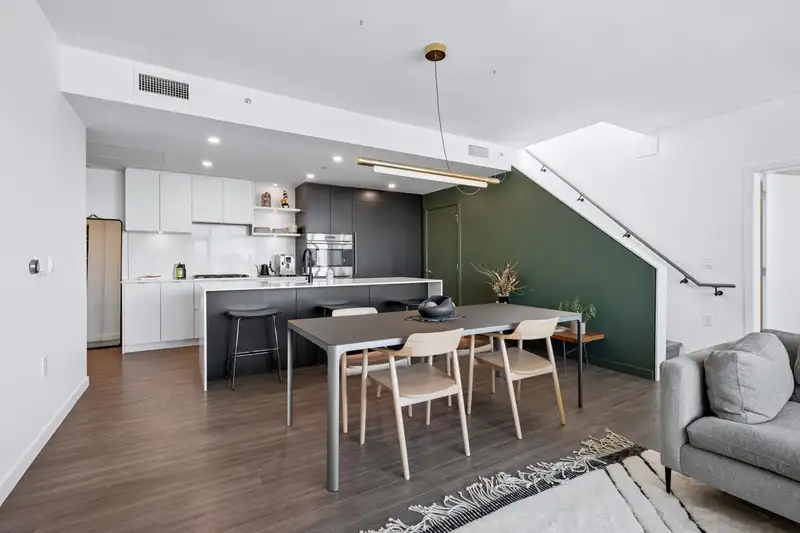 802 210 E 5TH AVENUE - photo 4 of 40