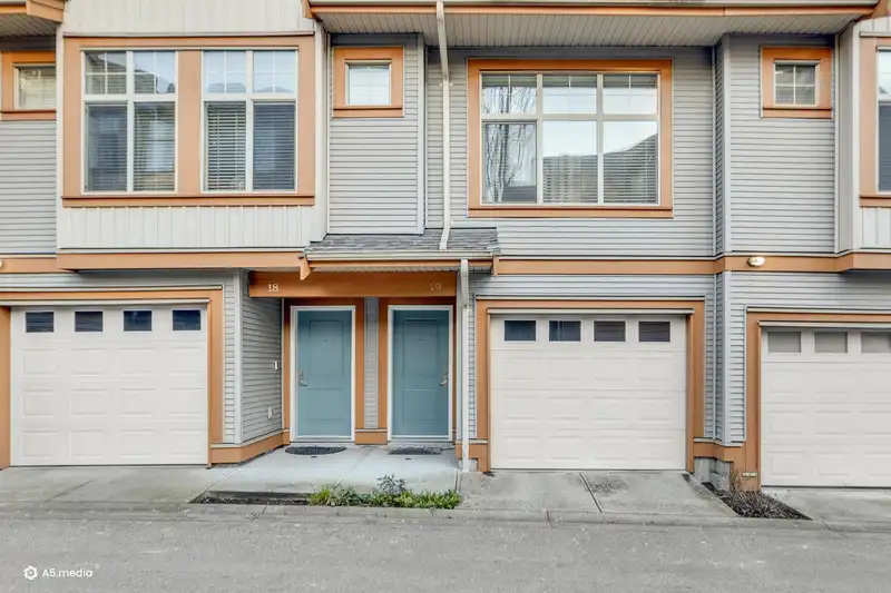 19 12036 66 AVENUE - photo 2 of 26