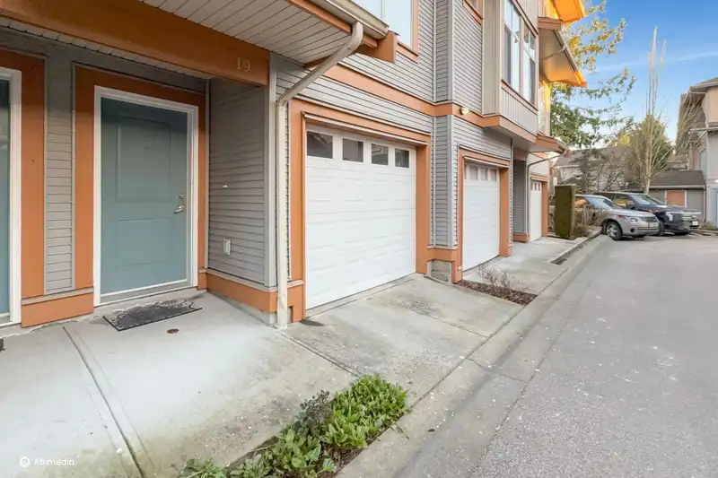 19 12036 66 AVENUE - photo 3 of 26