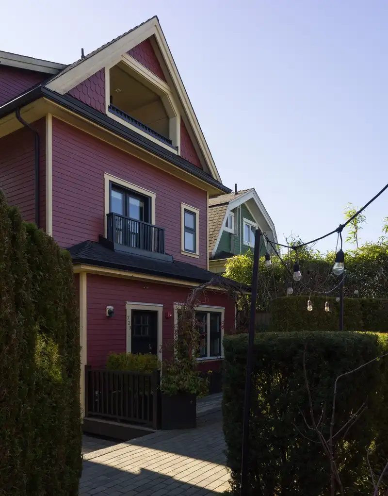 723 UNION STREET - photo 2 of 38