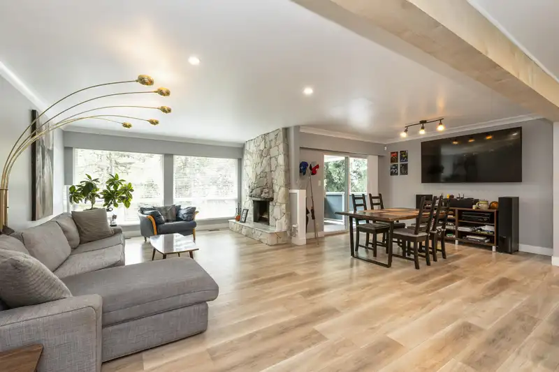 320 GLOUCESTER COURT - photo 1 of 34
