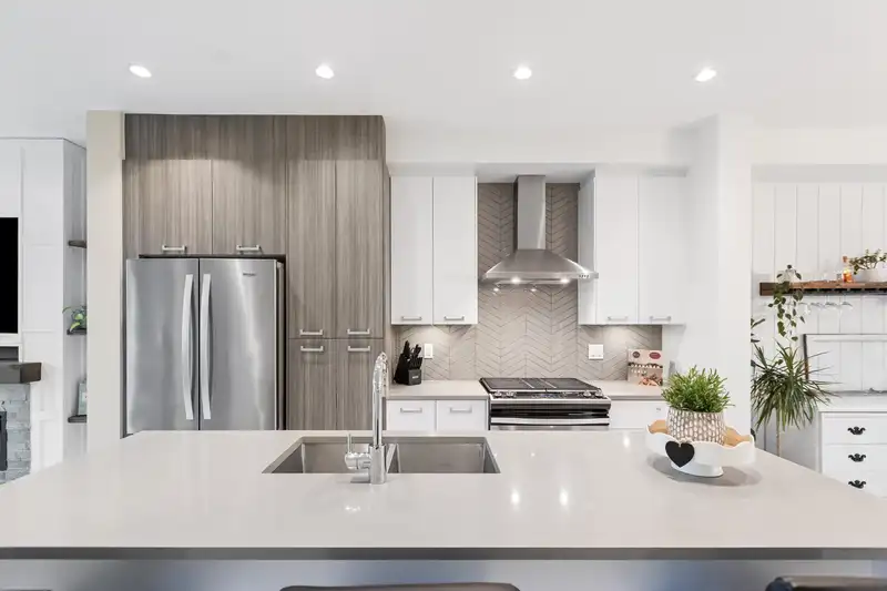 89 24076 112 AVENUE - photo 1 of 25