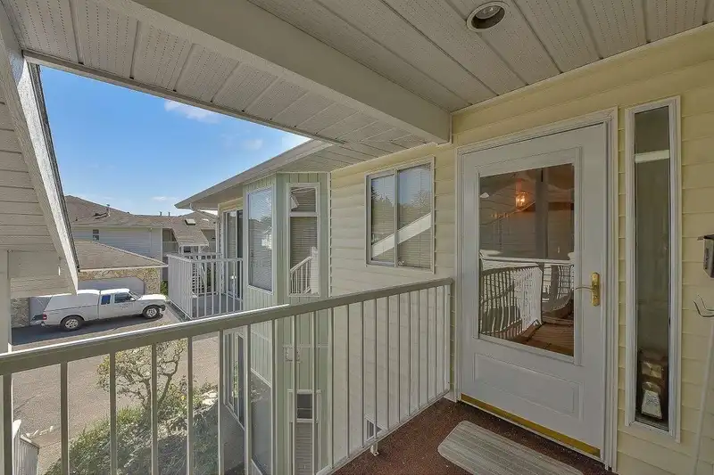 204 7156 121 STREET - photo 4 of 40