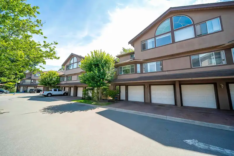 41 5380 SMITH DRIVE - photo 2 of 31