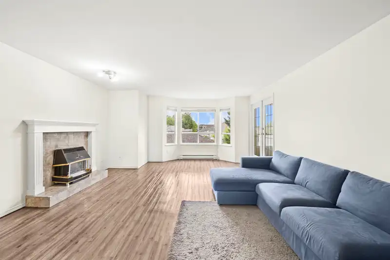 206 6440 197 STREET - photo 4 of 38
