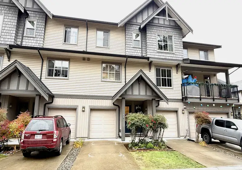 98 9525 204 STREET - photo 1 of 39