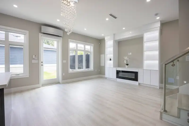 2 5808 LANARK STREET - photo 4 of 23