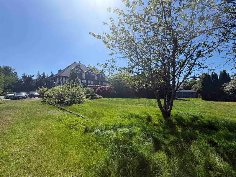 10591 GRANVILLE AVENUE - photo 3 of 17