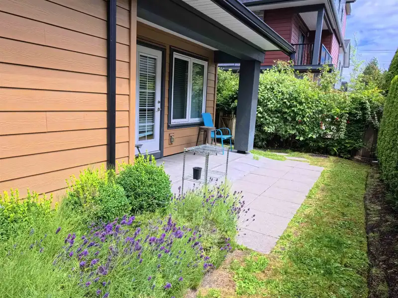 12 9800 GRANVILLE AVENUE - photo 4 of 8