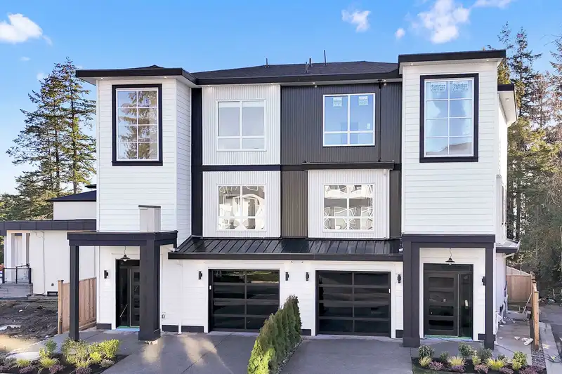 102 16058 9A AVENUE - photo 2 of 25