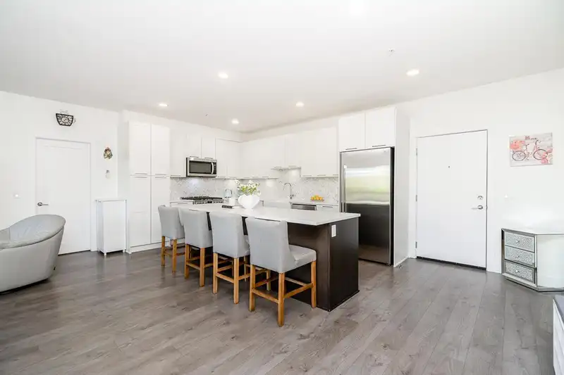 207 22087 49 AVENUE - photo 2 of 35