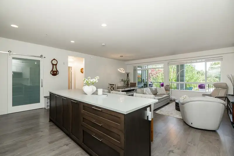 207 22087 49 AVENUE - photo 3 of 35