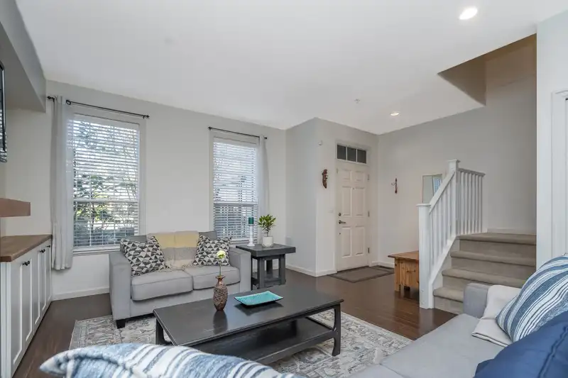 20854 72 AVENUE - photo 4 of 40