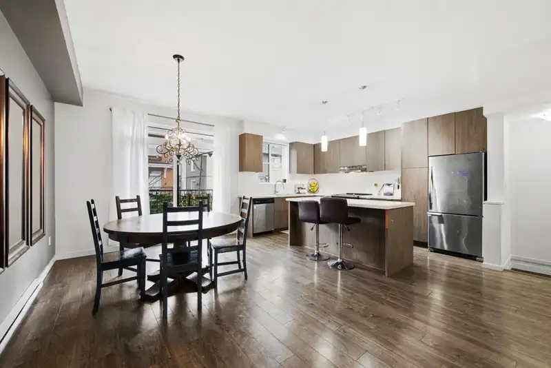 10 10735 84 AVENUE - photo 3 of 34