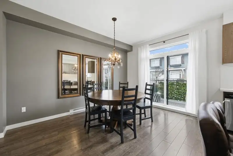 10 10735 84 AVENUE - photo 4 of 34