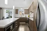 10 10735 84 AVENUE - thumbnail 5