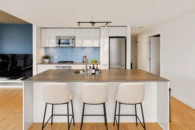 2105 108 W CORDOVA STREET - photo 2 of 18