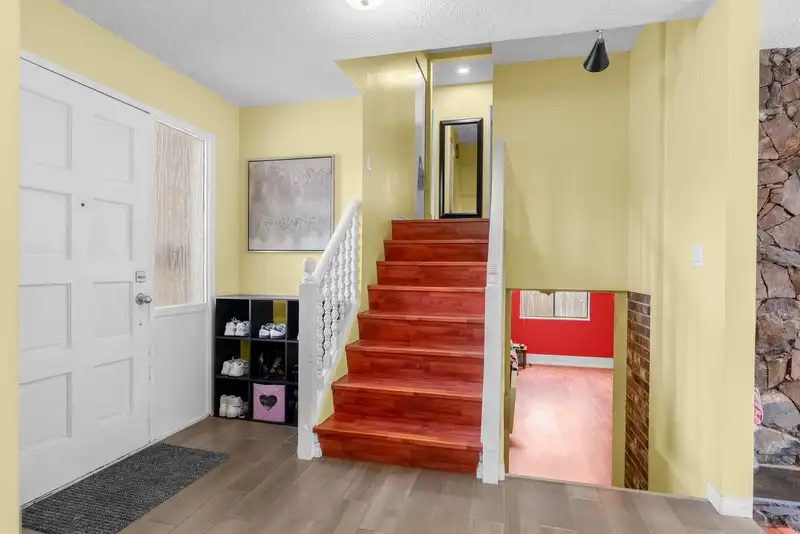 9740 SWANSEA DRIVE - photo 4 of 26