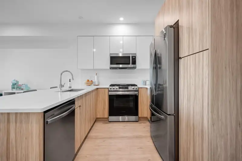 303 2649 JAMES STREET - photo 4 of 21