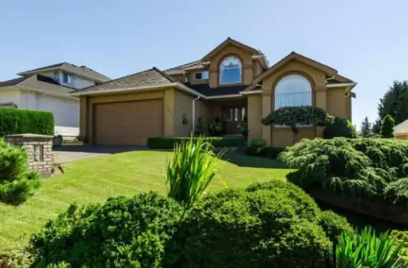 15390 80A AVENUE - photo 1 of 33