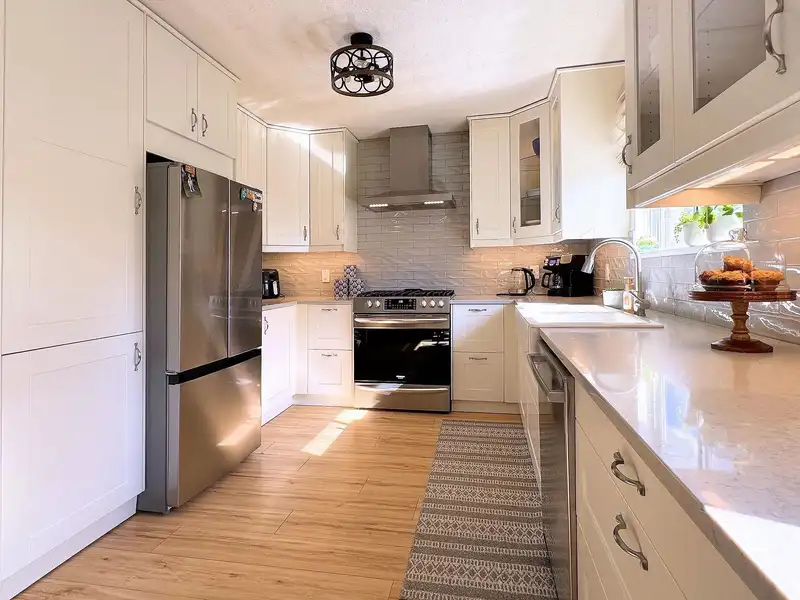 17192 63 AVENUE - photo 4 of 24