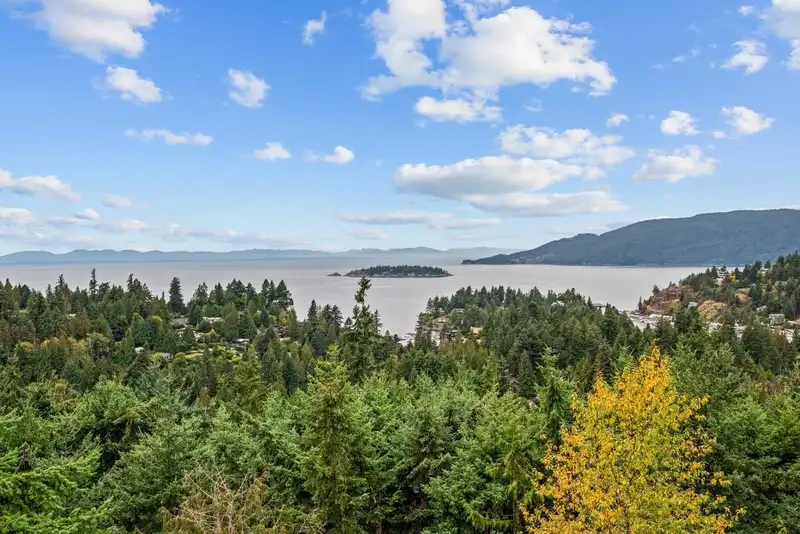 5532 WESTHAVEN ROAD - photo 1 of 40
