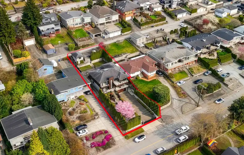 1068 HOLDOM AVENUE - photo 4 of 40