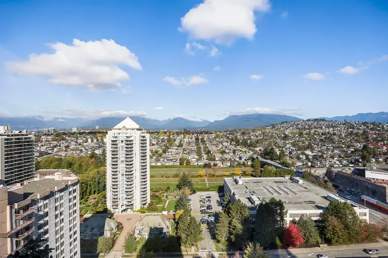 2601 4400 BUCHANAN STREET - photo 1 of 38