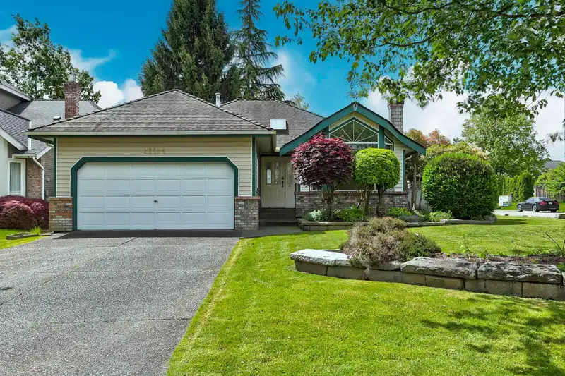 21404 86A CRESCENT - photo 1 of 40