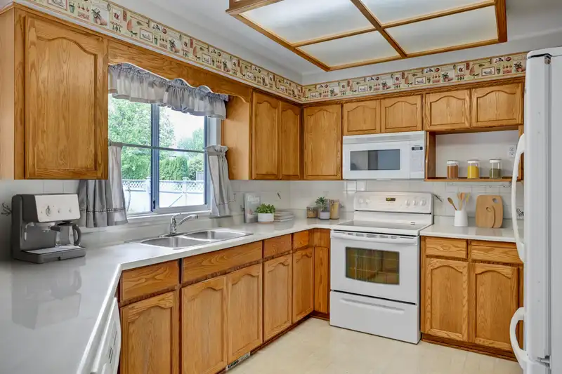 21404 86A CRESCENT - photo 2 of 40
