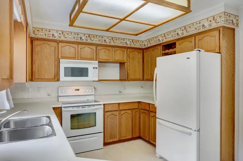 21404 86A CRESCENT - photo 3 of 40