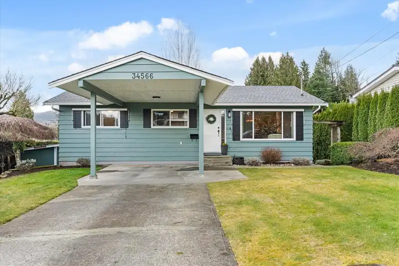 34566 HURST CRESCENT - photo 1 of 37