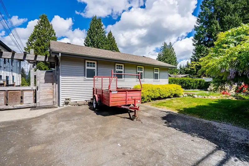 20571 46A AVENUE - photo 3 of 38