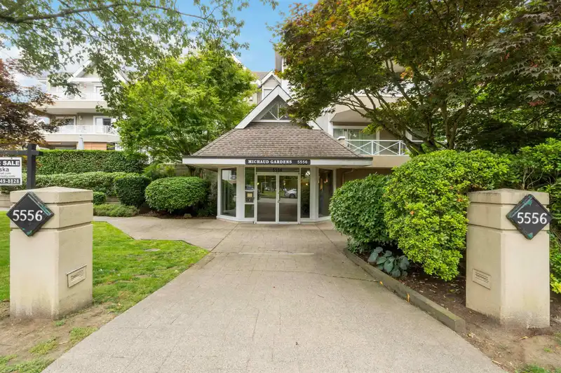 208 5556 201A STREET - photo 1 of 31