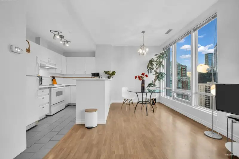 1512 989 NELSON STREET - photo 2 of 30