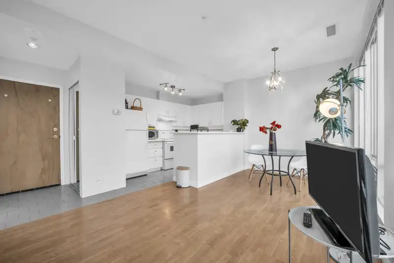 1512 989 NELSON STREET - photo 4 of 30