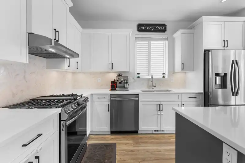 20278 82B AVENUE - photo 3 of 40