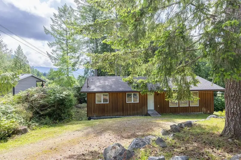4561 SINCLAIR BAY ROAD - photo 2 of 34