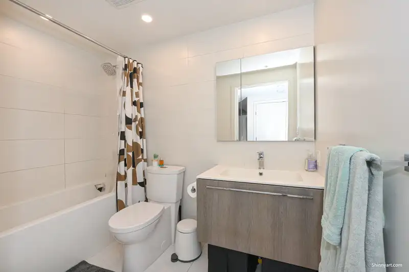 506 285 E 10TH AVENUE - photo 4 of 34