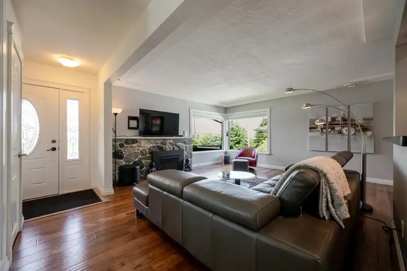 10216 124 STREET - photo 4 of 40