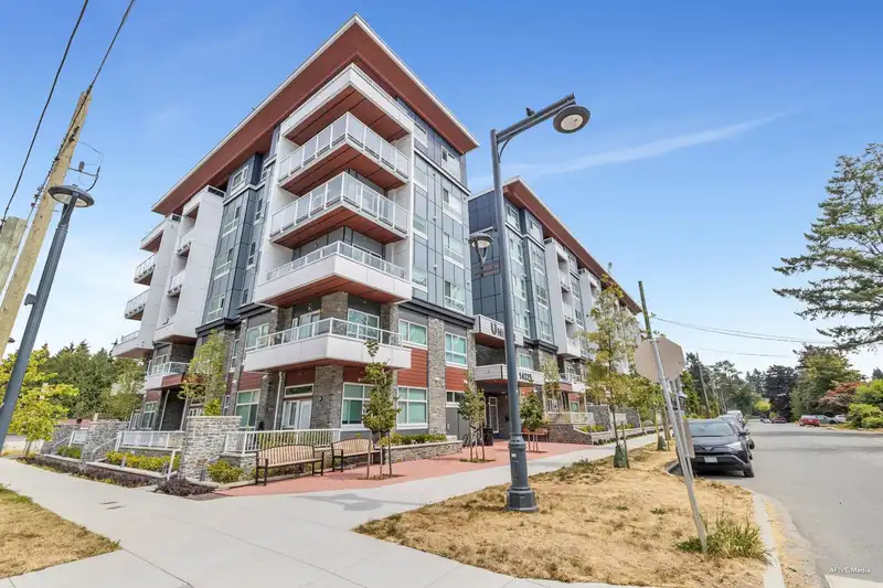 401 14225 103A AVENUE - photo 1 of 26