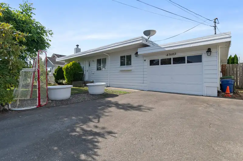 45603 REECE AVENUE - photo 2 of 23