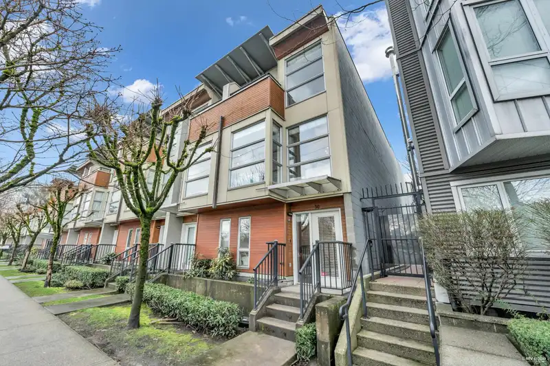 30 638 W 6TH AVENUE - photo 2 of 39