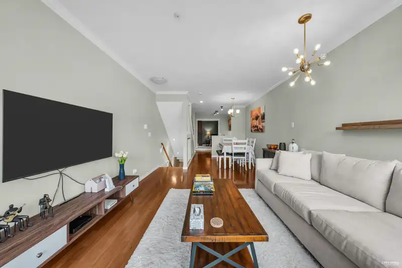 30 638 W 6TH AVENUE - photo 4 of 39