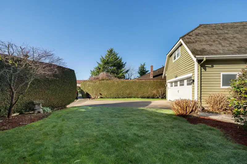 6811 JUNIPER DRIVE - photo 3 of 37