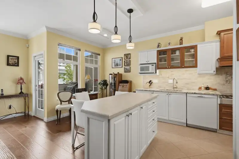 24 15037 58 AVENUE - photo 4 of 39