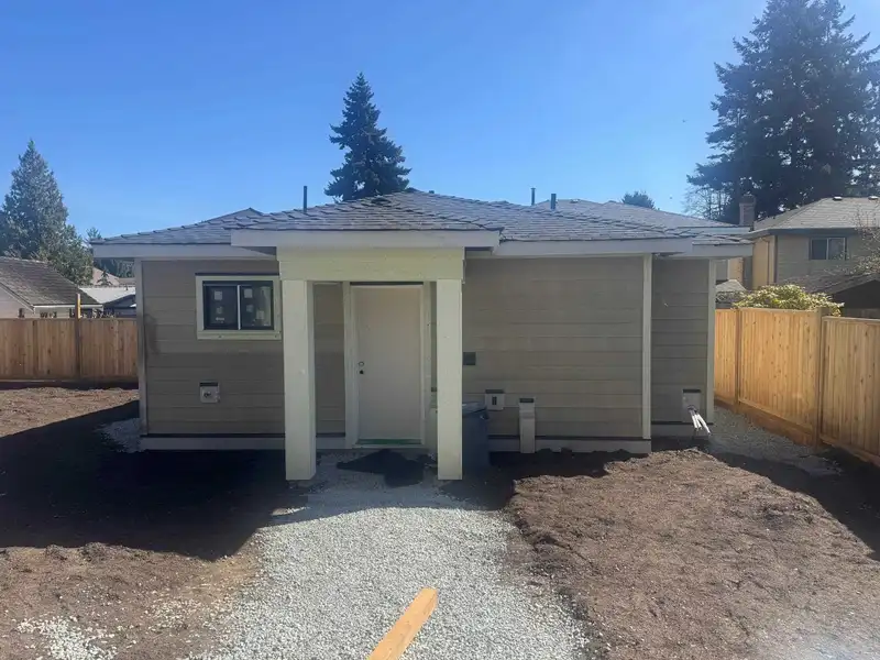 1088 50B STREET - photo 2 of 3
