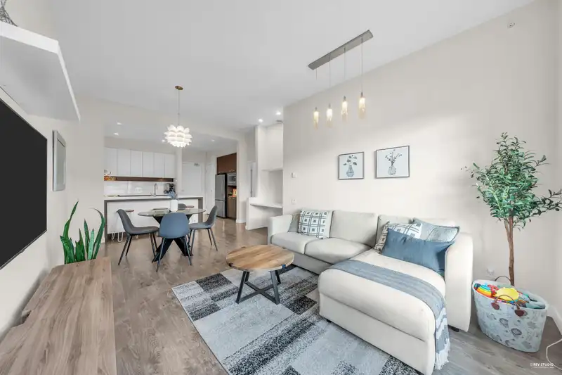 412 545 FOSTER AVENUE - photo 1 of 36